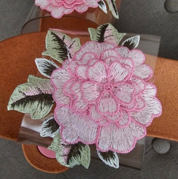 Sasha Slides - Picture 3 of 3